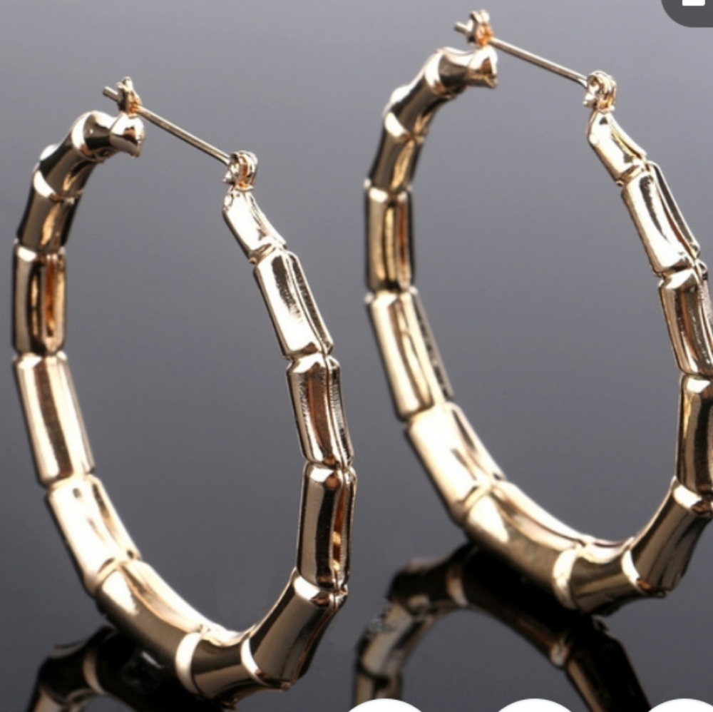 NWT BEAUTIFUL BOLD GOLD HOOPS - Picture 2 of 5